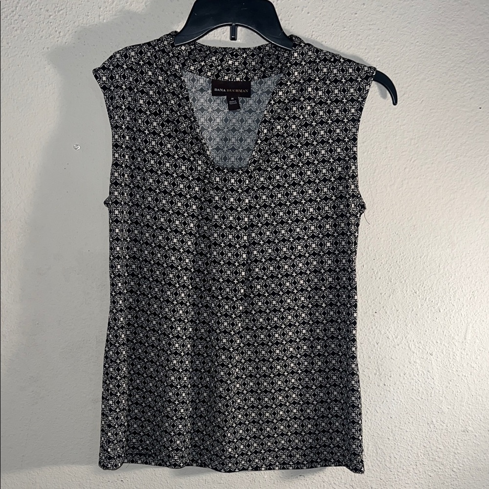 Dana Buchman Black and White Patterned Blouse